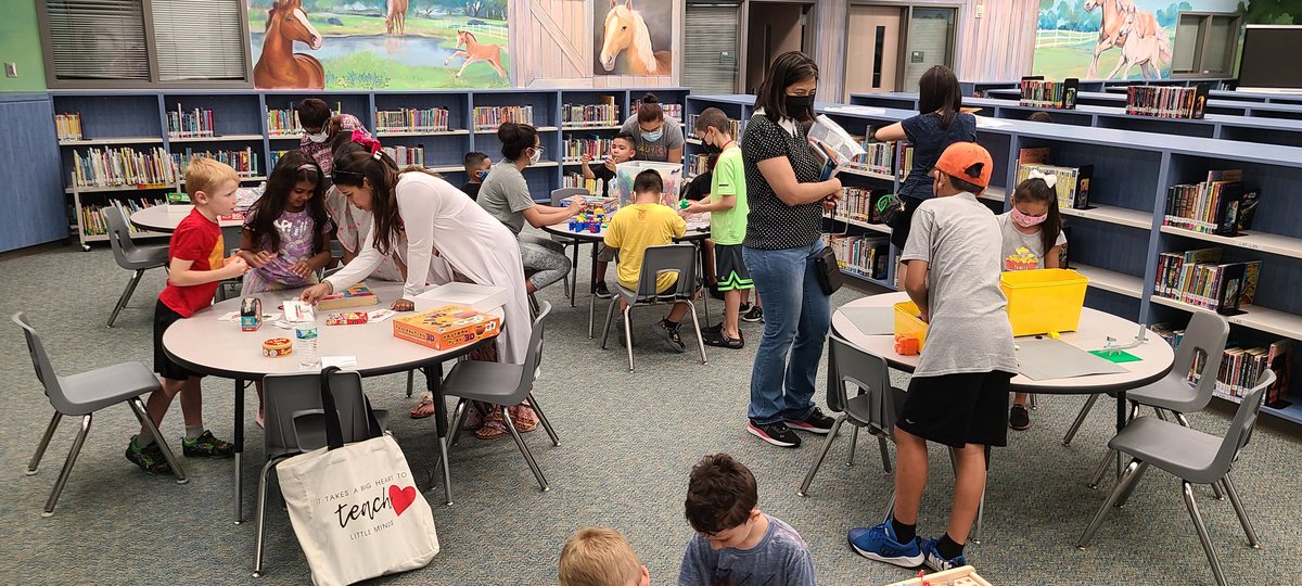 USEStallions's tweet photo. What's great about Wednesdays during the summer? You can visit the @USEStallions library from 10am-1pm and enjoy activities, snacks, stories and even check out books. Don't miss it! #USESummer #StallionsDeserveIt #katyisd @katy_libraries https://t.co/yH0ZV4udu4