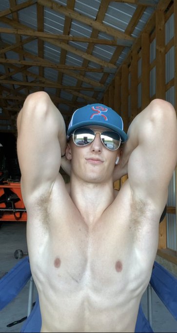 Left? Right?.. or Both? https://t.co/IBiNu3Oxq1