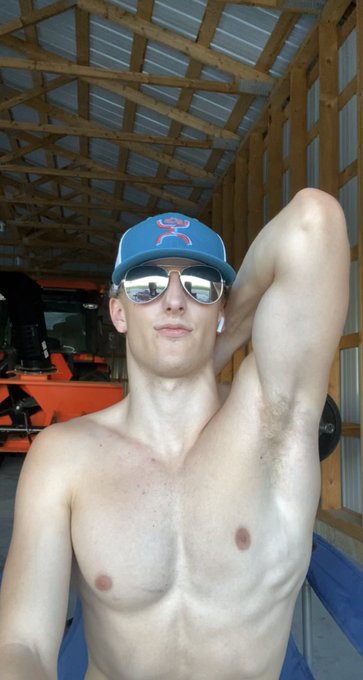 Left? Right?.. or Both? https://t.co/IBiNu3Oxq1