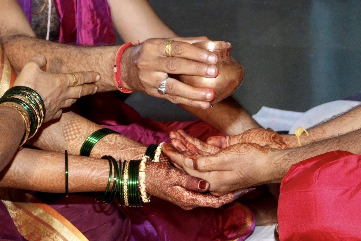 lotanganeap1's tweet photo. Better than I was and more than I am, all this has happened, by taking your hand in mine...

12 years to this ...

#throwbackthursday #throwback #marriageanniversary #shadi #love #happyanniversary #happy #loveisintheair #12years #12yearsofmarriage❤️ #nashik #nashikdiaries https://t.co/SBPQzbqNel