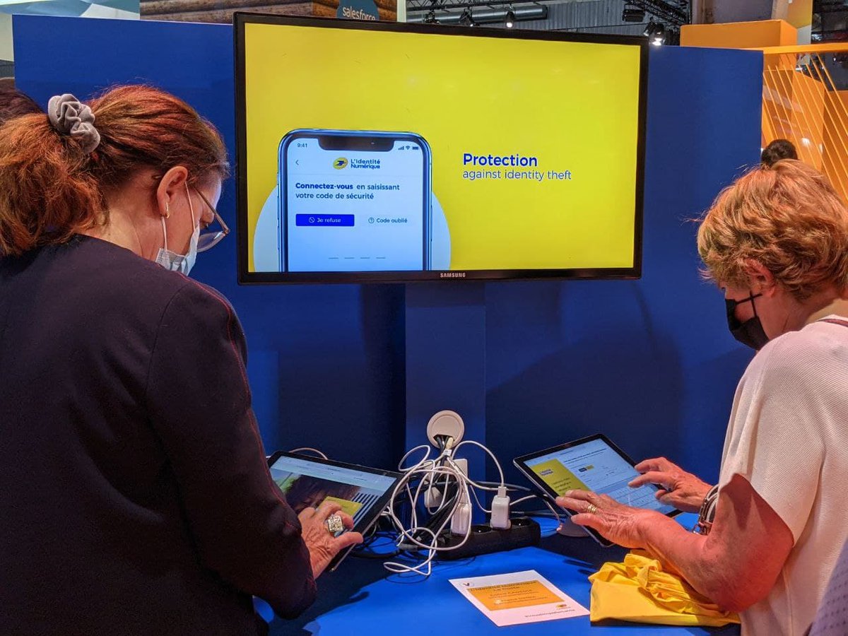 CSNUMPOST's tweet photo. La #csnp à #ViVAtech2021 - les services du #numerique au coeur des évolutions du @GroupeLaPoste : #identitenumerique #digiposte #ecertification #optimnet #mavillemonshopping autant de révolutions qui changent les métiers du #facteur et les #usages dans les #territoires https://t.co/iEfd3DXBim