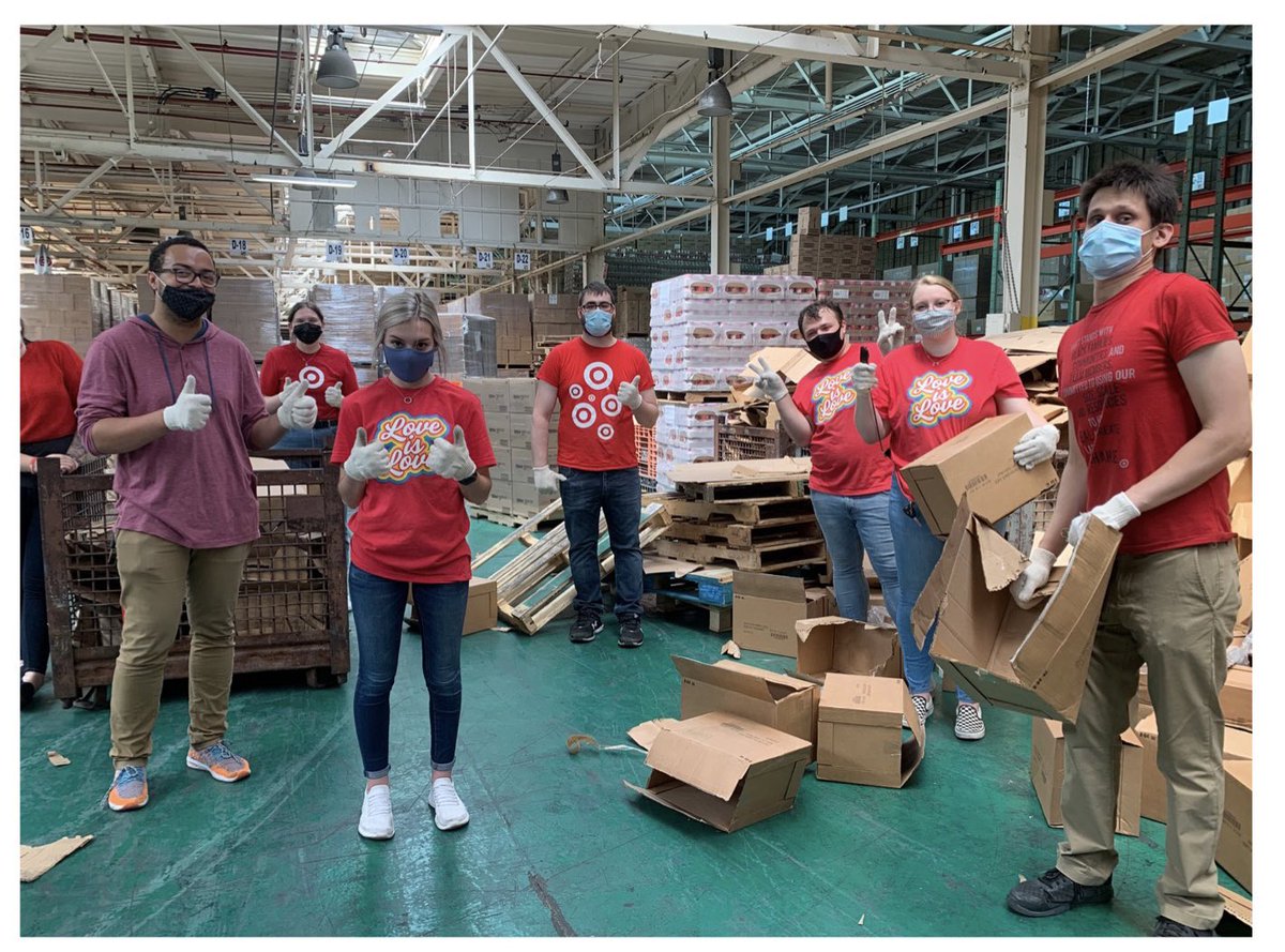 T0923 had a blast at Focus Hope!! We spent the morning packaging &amp; palletizing boxes of food to distribute throughout the community. We love what they do for the city of Detroit &amp; CANNOT WAIT to come back!! 💪💪📦 #G195Cares 

<a href="/courtshellnu/">Courtney 🎯</a> <a href="/aleahmarie19/">Aleah Jacinto</a> <a href="/TargetCher/">Cherese C</a> @SkylarTarget