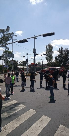 iztacalconews's tweet photo. VECINOS CIERRAN en Avenida Tezontle y Canal de Río Churubusco, reclaman que no tienen agua en sus domicilios y no les dan atención.

Busque vías alternas https://t.co/q8ogjAQyKD