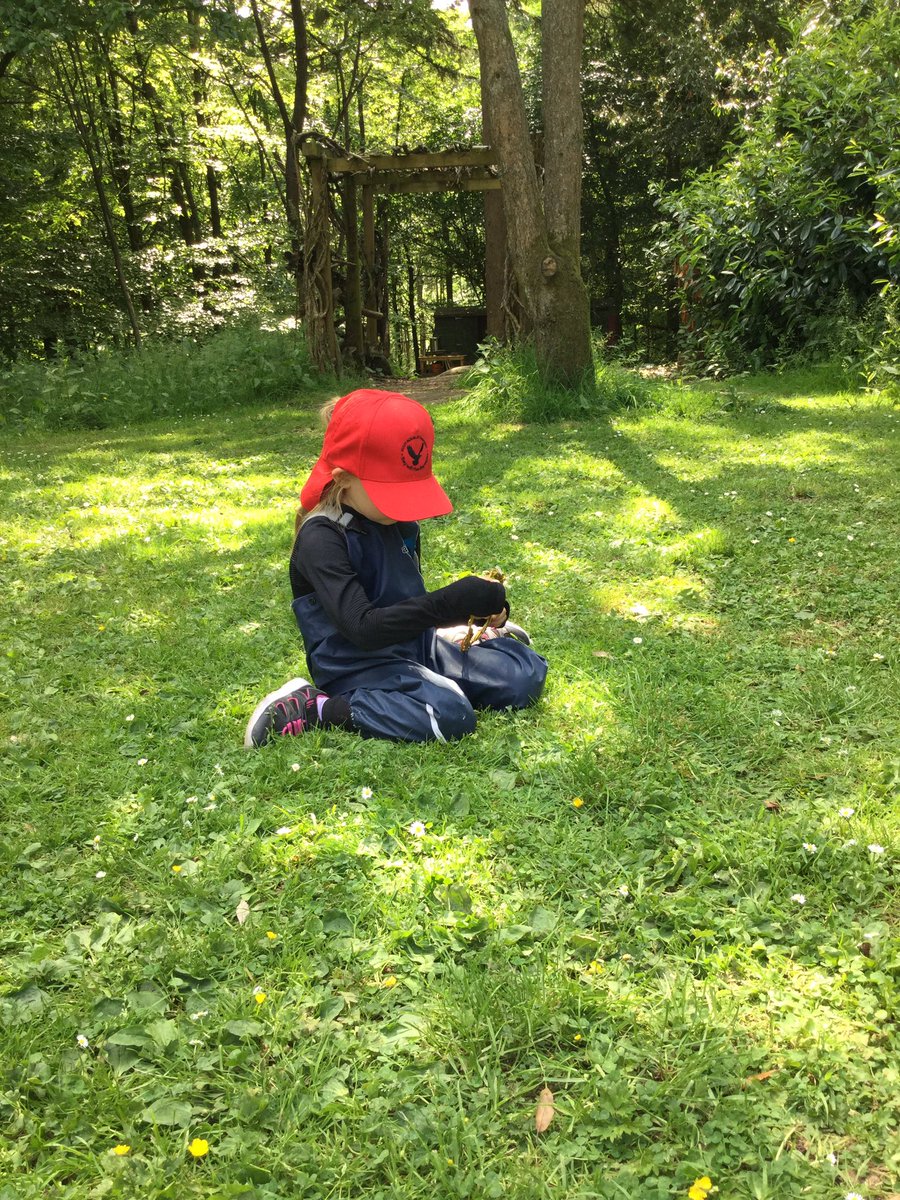 PipersForestSch's tweet image. Reception @PipersPrePrep found the glitterworm from The Happiness Tree @DannyE_Stories in our forest today. They took great care making smiley willow crowns. #pipersoutdoors #pipersforest #forestfun #bestbookever 🐛