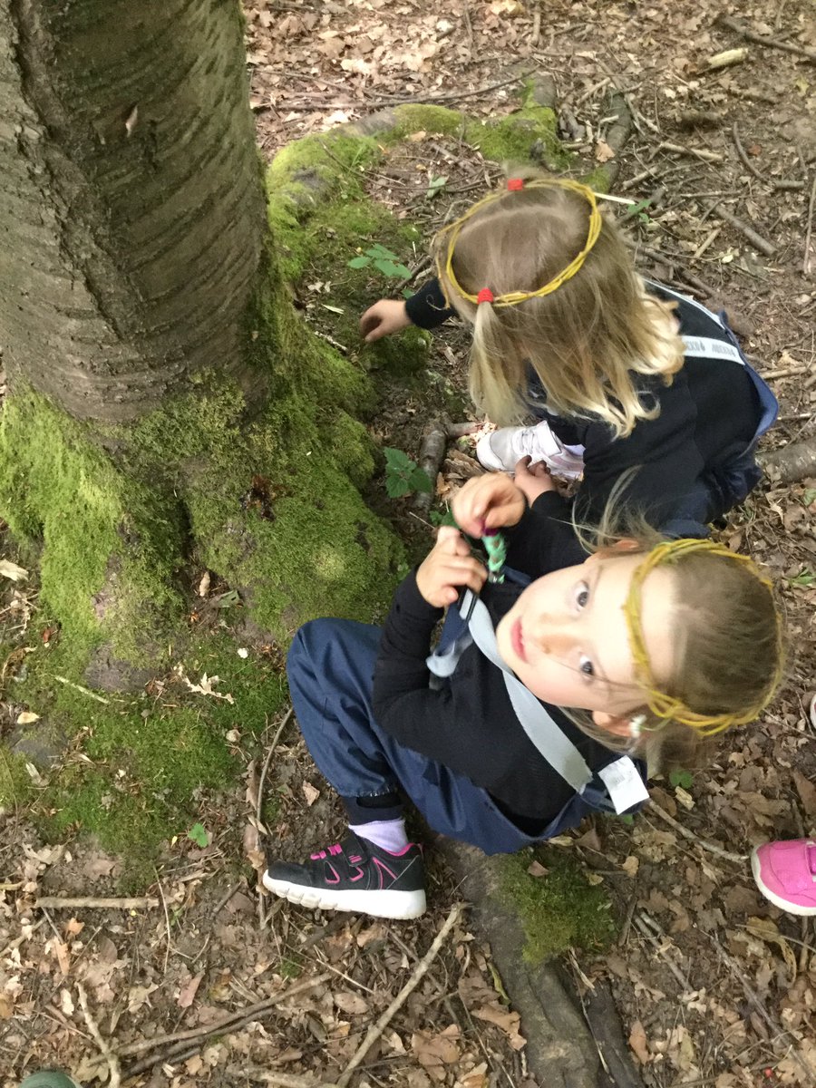 PipersForestSch's tweet image. Reception @PipersPrePrep found the glitterworm from The Happiness Tree @DannyE_Stories in our forest today. They took great care making smiley willow crowns. #pipersoutdoors #pipersforest #forestfun #bestbookever 🐛