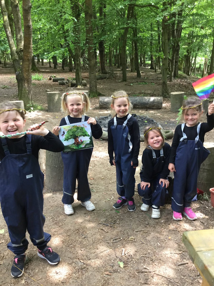 PipersForestSch's tweet image. Reception @PipersPrePrep found the glitterworm from The Happiness Tree @DannyE_Stories in our forest today. They took great care making smiley willow crowns. #pipersoutdoors #pipersforest #forestfun #bestbookever 🐛