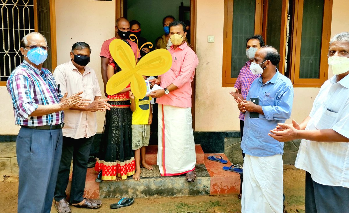 vkprasanthtvpm's tweet photo. #Digital_Challenge@ #വട്ടിയൂർക്കാവ് ....
ഓൺലൈൻ പഠനത്തിനായി വിദ്യാർത്ഥികൾക്ക് Mobile Phone കൈമാറി .
നിങ്ങൾക്കും ഒരു ഫോൺ വാങ്ങി നൽകി സഹായിക്കാം വിളിക്കേണ്ട നമ്പർ 9946196118 https://t.co/JcqN7xck7M