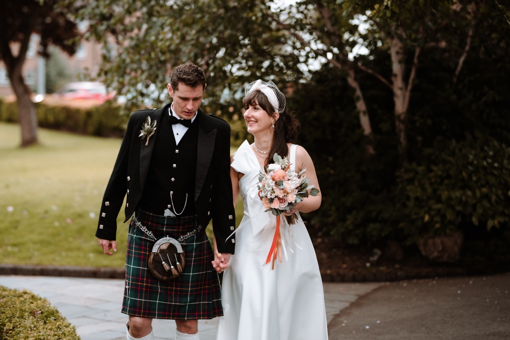 Rannoch_Photo's tweet photo. Following the drinks reception, we grabbed a quick opportunity to get some afternoon couple photos before guests were called in for dinner.  Speeches took place in the stunning Rotunda Suite, a circular room with one of the most impressive gallery walls I've ever seen! https://t.co/74Wl5LdbfW