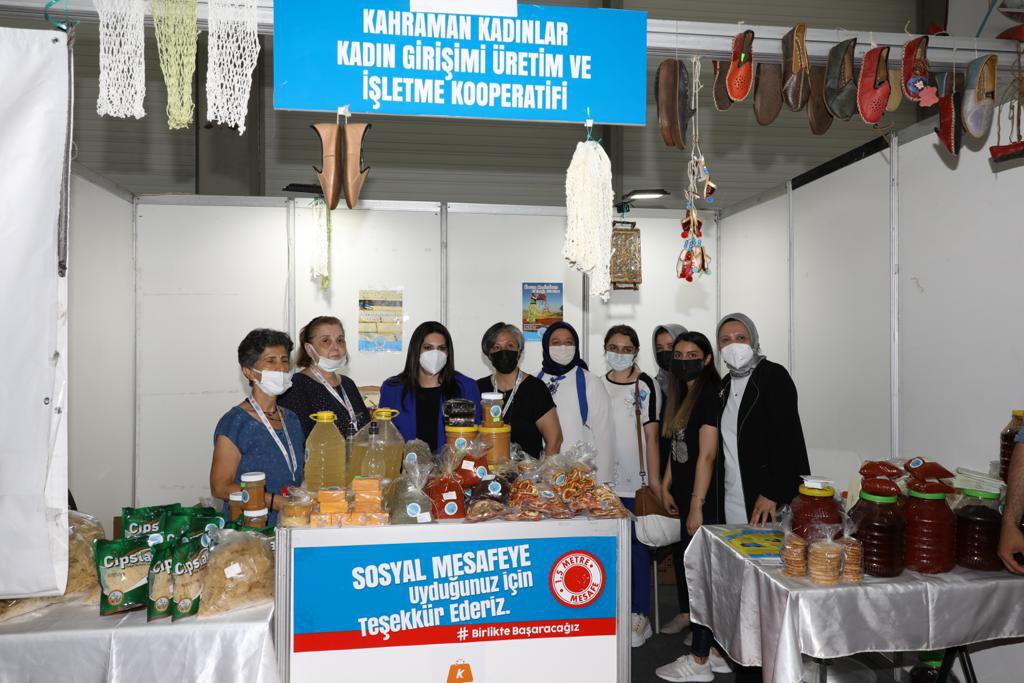 jsarieroglu's tweet photo. Ticaret Bakanlığımızın organize ettiği Adanamızın ev sahipliği yaptığı Bölgesel Kooperatifler Fuarında 13 şehrimizden gelen el emekleri, göz nurlarıyla üreten, yetiştiren kadın kooperatiflerimizin standlarını ziyaret ettik. https://t.co/7g48swkAUe