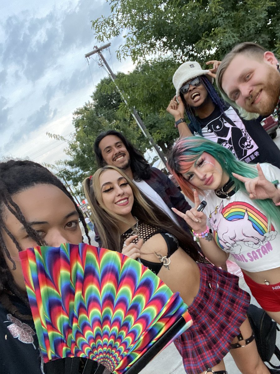 PandqClan's tweet photo. S/O to everyone who came to support the show! 🖤🤍🖤🤍
@connorgibbons97 @64pandq #pandqclanuniversity https://t.co/TS4pFlyue7