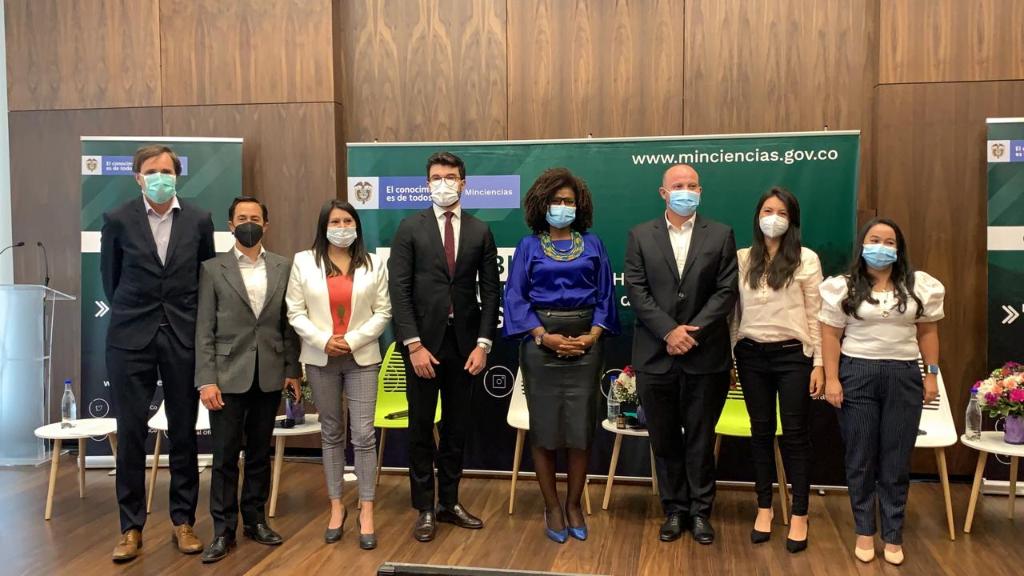 No importa el municipio, ciudad o lugar todas las mujeres científicas 👩‍🔬 ⚛️ 🌎 están invitadas a ser parte de Para Las Mujeres en la Ciencia L'Oréal - UNESCO. Conoce cómo aplicar aquí ➡️ spr.ly/6016y3CJY