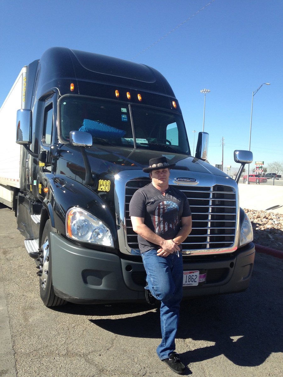 RayWatters4's tweet photo. @glenn_hughes Still out here truckin’....doin my part to feed the nation, 20 tons of Tyson chicken at a time. 🎸 https://t.co/knGrHWHyXh