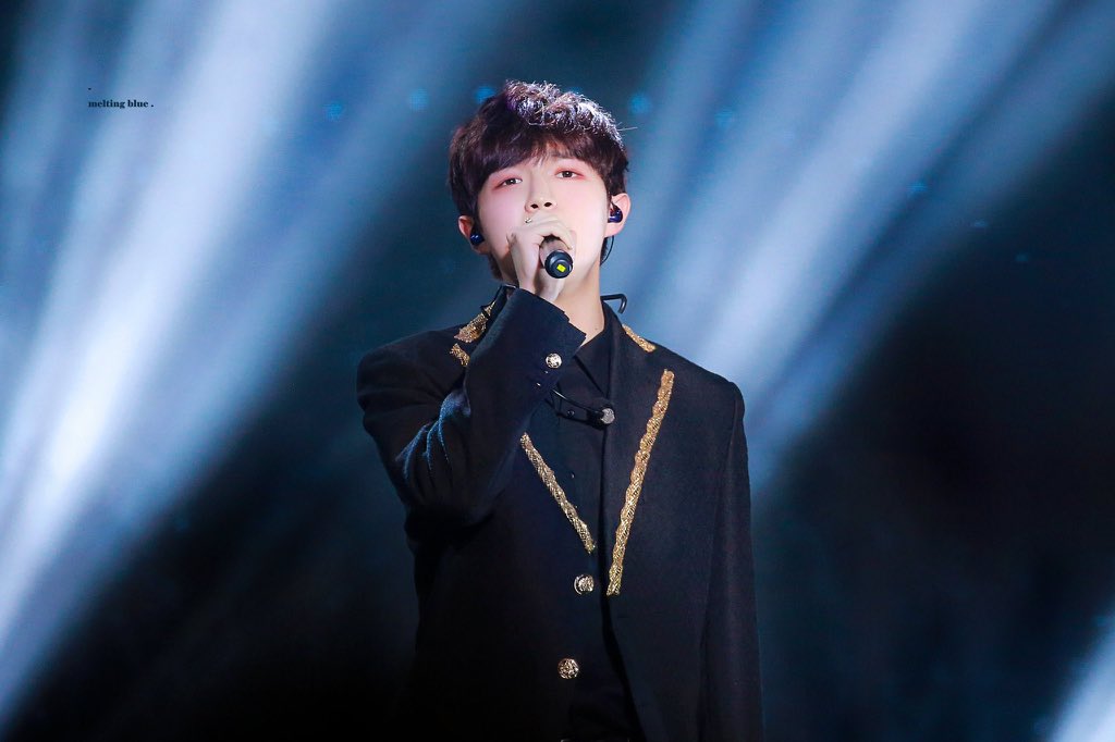 E24YEP's tweet photo. พุดเรยว่าหาเล่นแท็กนี้ด้วยความเคารพและนับถือในปรมาจารย์แตร รูปเมื่อสมัยสิบล้านปีที่แล้วที่ยังใช้การร้องเพลงทำมาหากินอยู่ ฮือ รักๆ #WINDSELCADAY https://t.co/DuwEZWAdAa