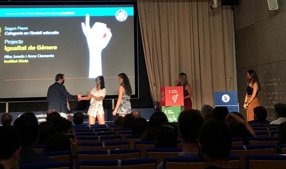BlanquernaFPCEE's tweet photo. Enhorabona als guanyadors en l'àmbit #educatiu dels #PremisBlanquernaImpulsa 👏👏

🥉 "ECO-CAR" de @salesianssarria
🥈 "Igualtat de gènere" de @InstitutGiola 
🥇"Donem veu a les nostres científiques" del @PadreDamianSSCC https://t.co/FCxXqzCNU5