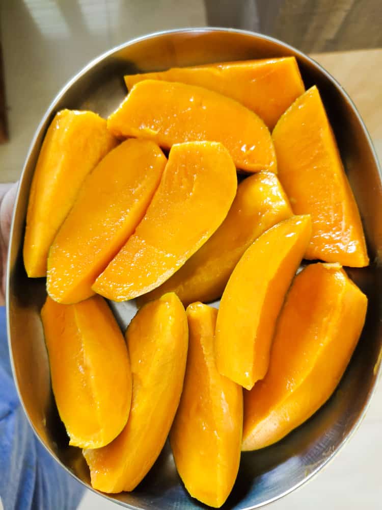 Farmer in Pavagada hav grown pure organic mango(Mallika). Due to Covid they are not able to market. Now into online marketing. They deliver to any place in Karnataka. Proceeds of the sales will go to ashrama.  
Contact: 9097076060
<a href="/AshwiniMS_TNIE/">Ashwini M Sripad/ಅಶ್ವಿನಿ ಎಂ ಶ್ರೀಪಾದ್🇮🇳</a> <a href="/vijeta_at/">Vijeta AnanthKumar</a>
<a href="/KiranKS/">Kiran Kumar S</a> <a href="/megirish2001/">Meghna Girish 🇮🇳</a>