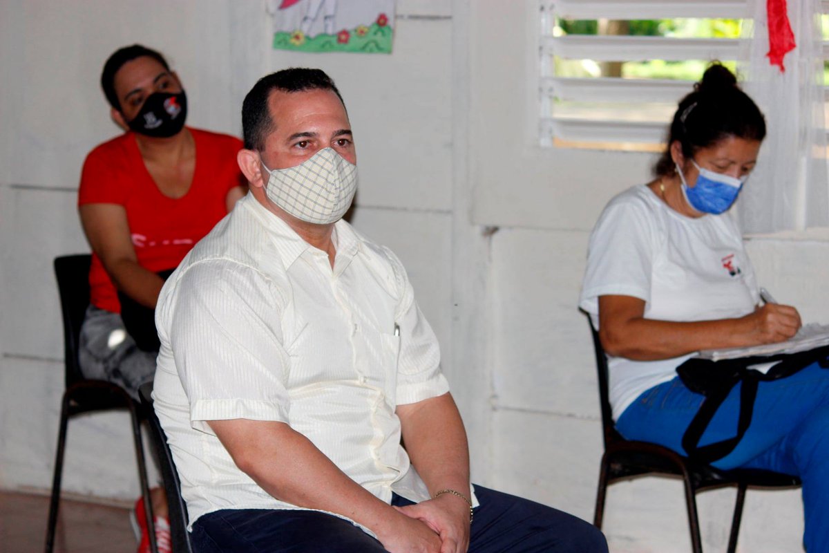 Fructífero encuentro de la dirección de la Asamblea #Bayamo y el Consejo de la Administración con delegados del Consejo Popular William Soler-El Dátil, en la que sobresalió el análisis detallado sobre la situación que presentan los planteamientos pendientes de solución.