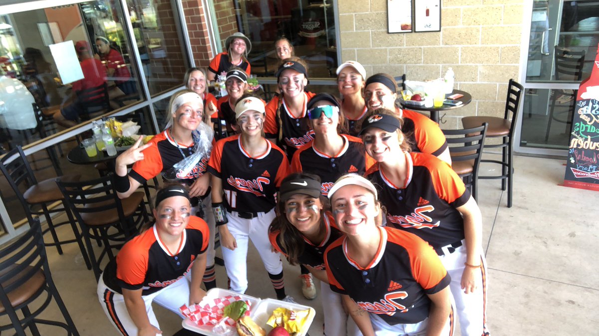 ib327athletics's tweet photo. 🦃Going to the “Ship” 6-3 win over Orangeville. The Lady Tigers play at 2 for the State Championship https://t.co/nEbjGQbP7H