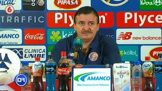 El pura mierda de CR7 no aguantó dos cocas y machillo dando las conferencias en una pulpería