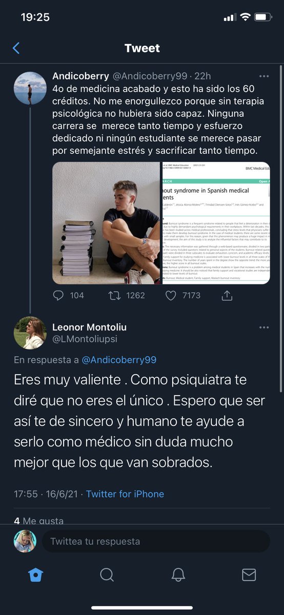 MirMierda's tweet photo. Mismo tweet, dos respuestas.

Una psiquiatra               Un Digestivo https://t.co/WuYv9KtF1S