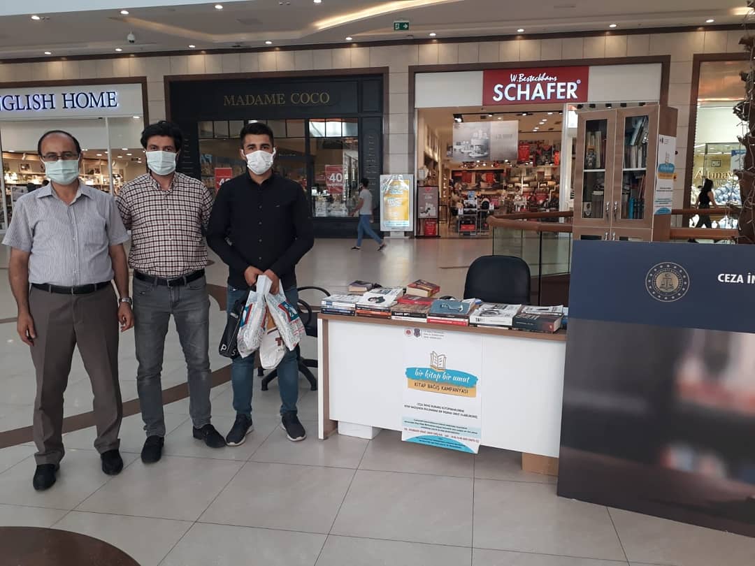YesilYildizDer's tweet photo. Dernek İstişare Kurulu Üyemiz @psikologsadiksun Başkan Yardımcımız @tanriverdiferit Tutuklu ve mahkumlar için "#kitapbağışı Bağışı" kampanya çağrımıza cevabın gelen 2. Kitap partimizi de bugün #CeylanAVM'de yetkililere teslim ettiler.
Not: "Kitap Bağış" kampanyası 18/06/2021 https://t.co/lVnuAUUinr