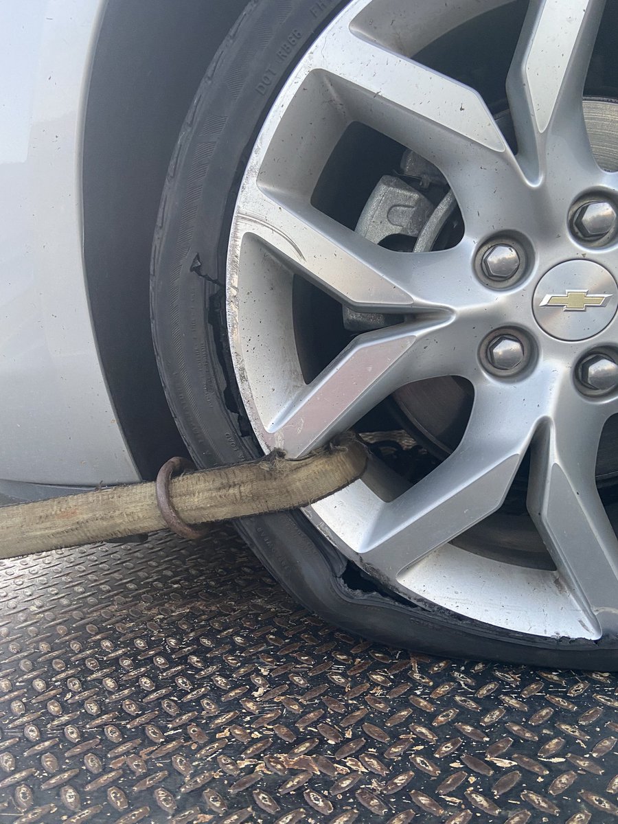 ashley0270's tweet photo. first day driving back home consisted of getting my first speeding ticket, sitting in 3 hours of traffic, and then blowing a tire..🙃 https://t.co/Cq7ziuvxwf
