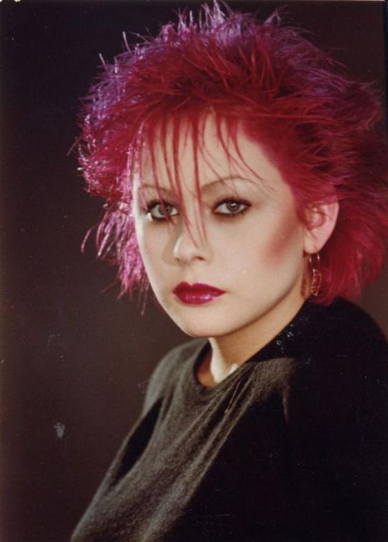 RavenLunachick's tweet photo. #WomenRockWednesday ๐ถ๐ค๐ถ
Honey Bane ๐ค Girl On The Run
#CRASS #FatalMicrobes #Punk
https://t.co/1ExYkQreTI https://t.co/gYnLSXZrLM