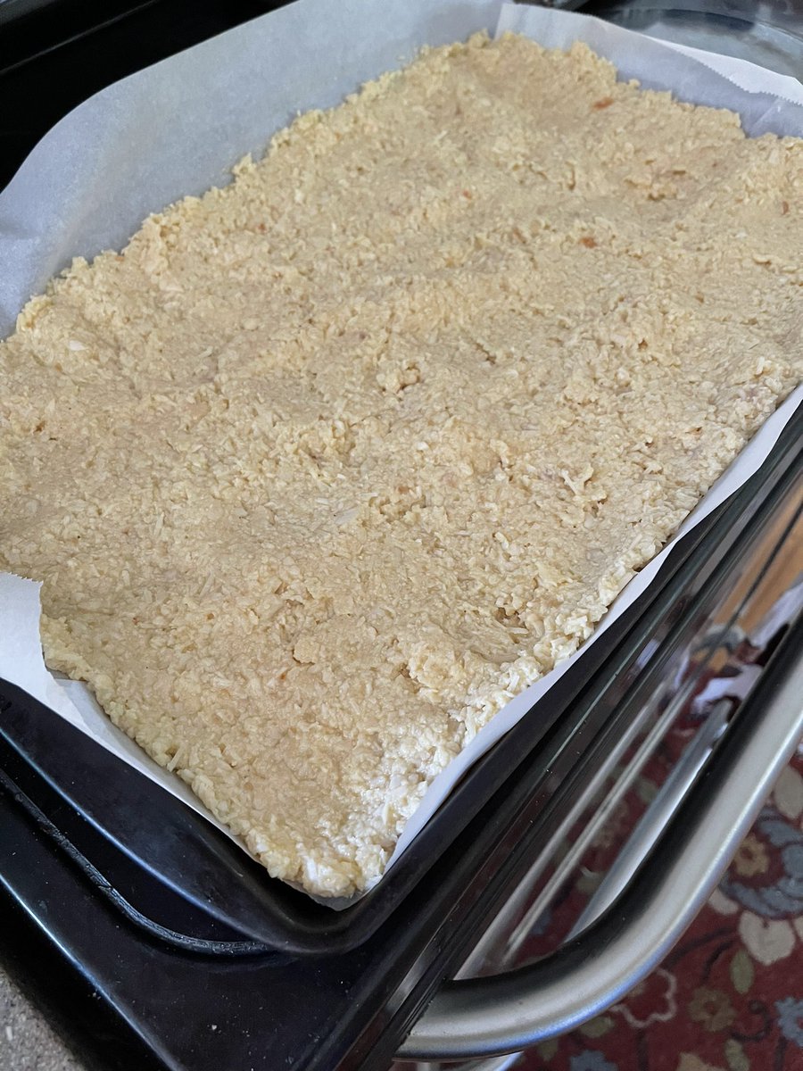 TrimpeChristine's tweet photo. I’ve been living low-carb for 1,615 days and I’m finally making a shredded chicken pizza crust! I’ve always wanted to try this. Will report later tonight.
#proteinforward #ddf #ddfasting #menopausemission https://t.co/VfuIhq1c3S