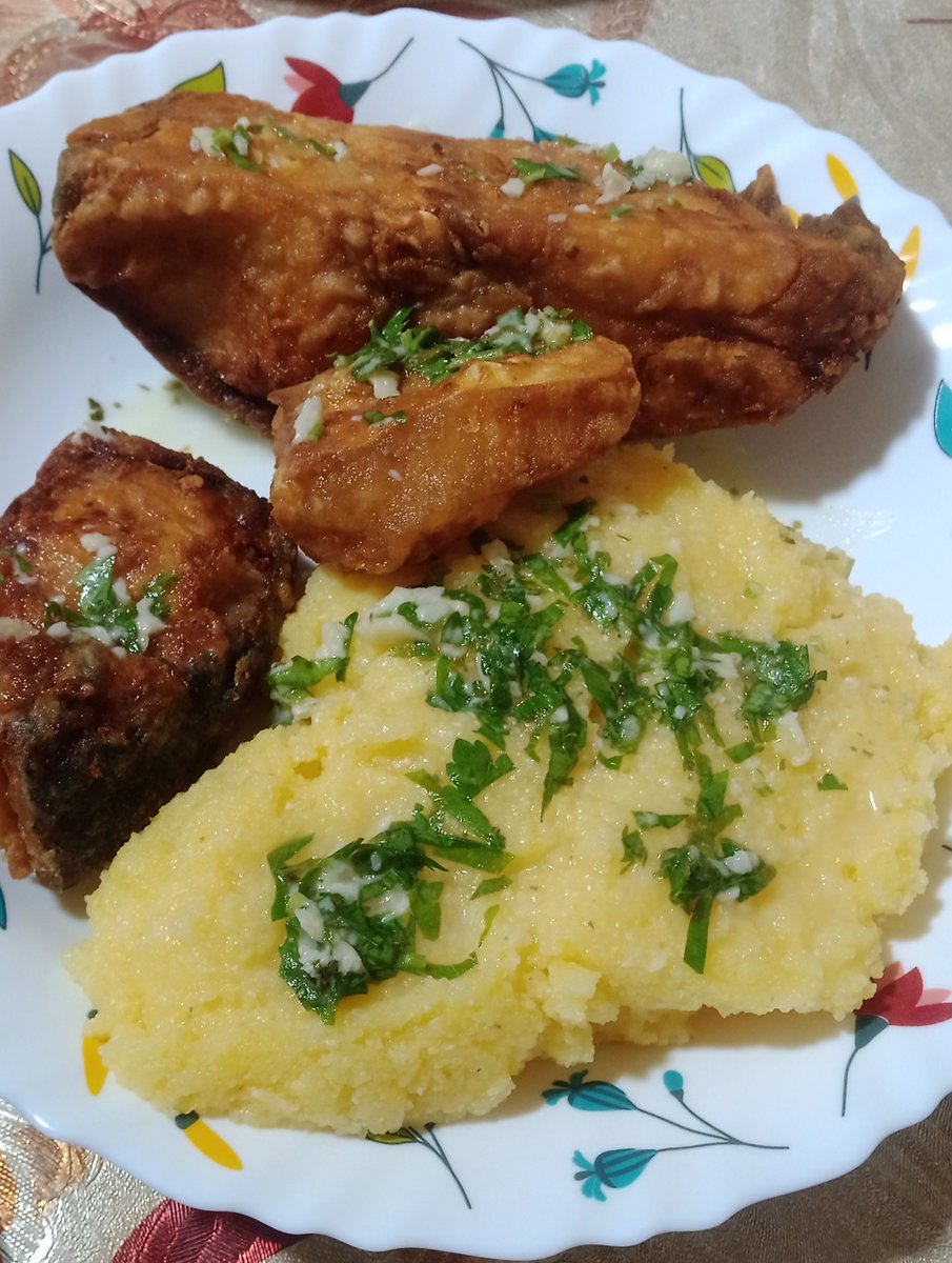 nico_patrascu's tweet image. #dinnertime
 #friedfish #muddle #garlic #parsley