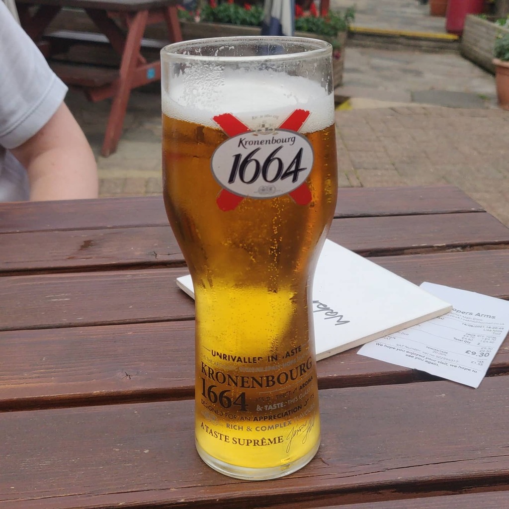 iamseanduffy's tweet photo. 1st pub since god knows when!  Tastes soooooo good! https://t.co/damZx59LXE https://t.co/68mtQlqxpj