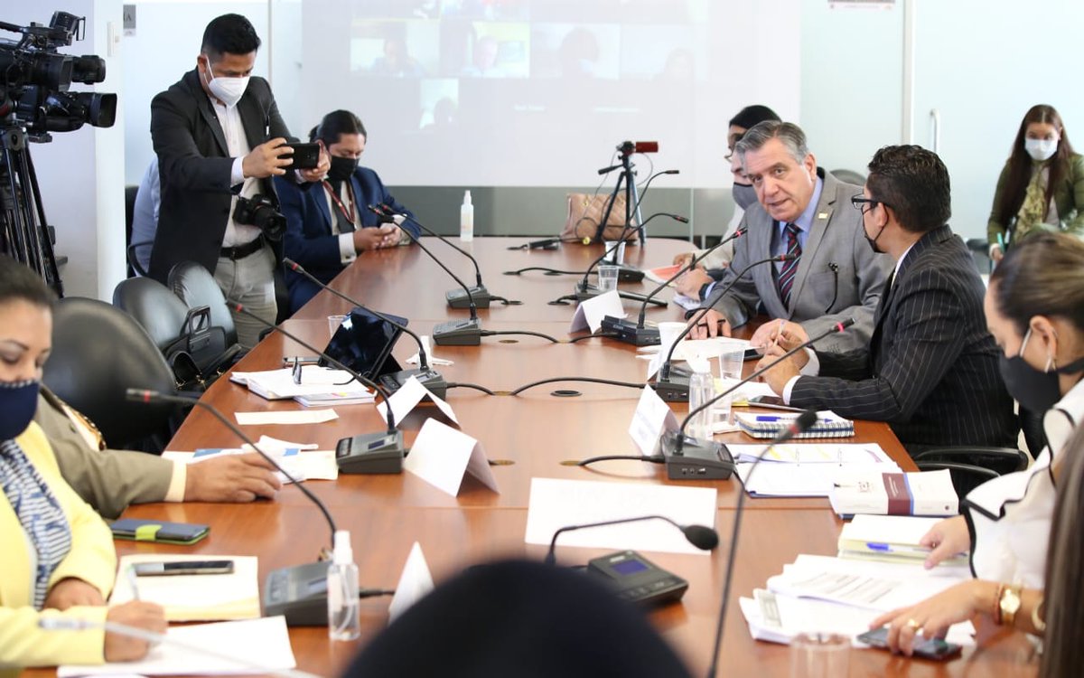 DonosoEcuador's tweet photo. 1/2 ¡Queremos hacer un gobierno transparente! 

HOY cumplimos con nuestra obligación de comparecer en la Asamblea Nacional, porque la información debe ser transparentada para todos nuestros mandantes.

#JuntosLoLogramos
#GobiernoDelEncuentro https://t.co/eUvDI0aZju