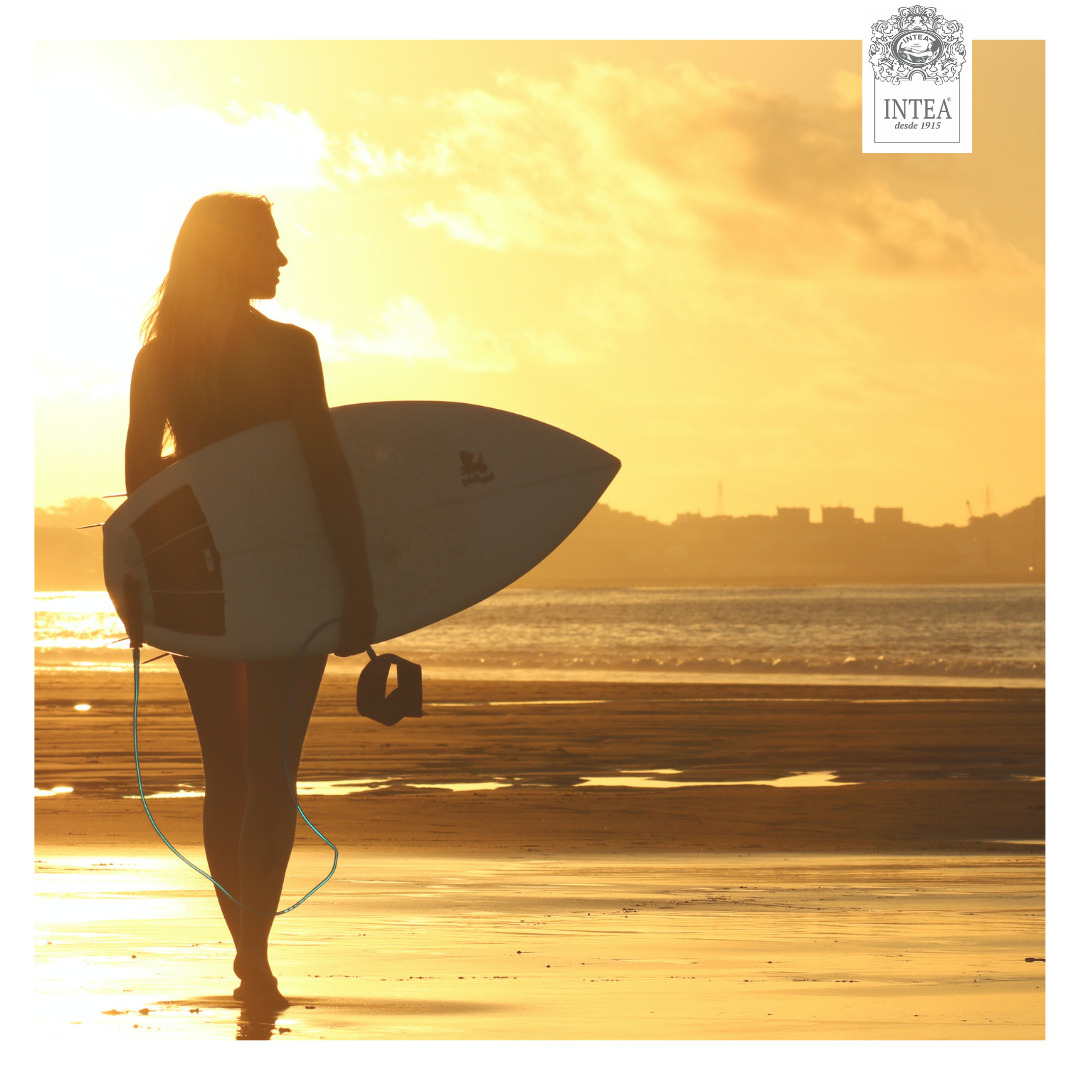 InteaCosmetics's tweet photo. ¿Cómo conseguir un tono rubio de verano? Fácil: Spray Iluminador Intea® Blond, con ingredientes de base natural, formato spray para que te lo puedas llevar donde tú quieras,con matizador de tono y acondicionador para suavizar y dejar suelto el cabello 🏄♀️ #InteaCosmetics 💛 https://t.co/Kkxi3KoGgd