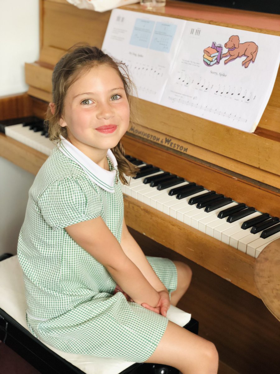 itschrisblurton's tweet photo. Practising LOTS at home alert๐จ
Well done to Lillia for practising lots at home over the holidays. What a superstar! โญ๏ธ
#PractisePaysOff #PianoLessons @DecoyPri @HalLeonardEUR @HalLeonardCorp https://t.co/3ksF0OuRRH