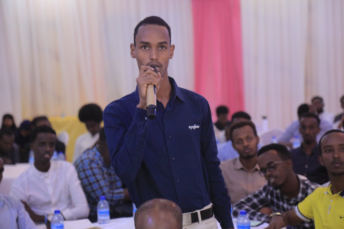 SIMADUniversity's tweet photo. Disseminating newly discovered knowledge among researchers is becoming a new norm at SIMAD.  Ustad @AbdinurAliMoh presented the findings of a study focused on Mobile Money and its effects on SMEs in Mogadishu. We applaud all participants of this knowledge-dissemination forum. https://t.co/AgthfVW4Gx