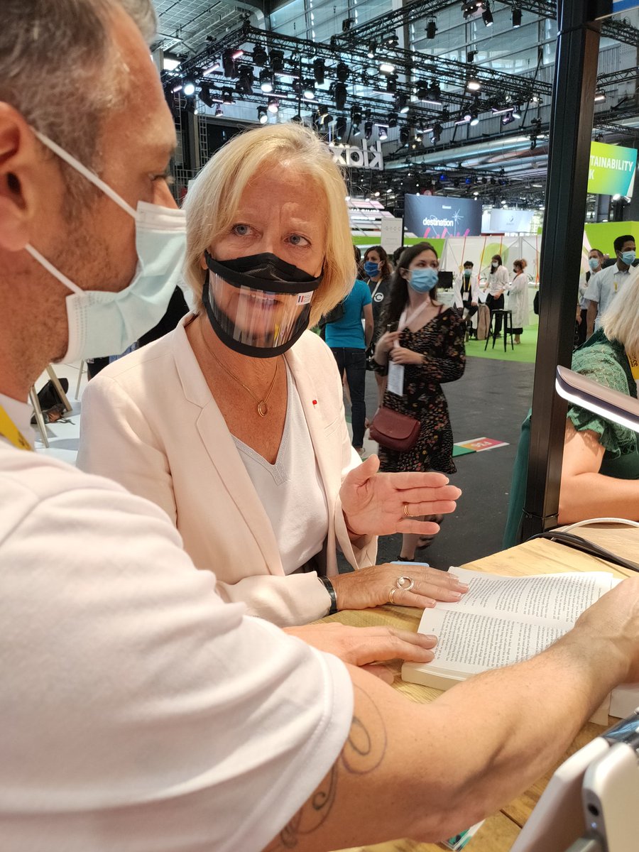 Sophie Cluzel 🇨🇵🇪🇺 (@s_cluzel) on Twitter photo 🚀 #VivaTech | La culture pour tous par l'#innovation avec <a href="/lexilife_fr/">Lexilife_FR</a>, lauréat <a href="/HanditechTrophy/">Handitech Trophy</a> 2020
Ravie d'avoir, enfin, pu tester la #LexiLight, une lampe simple en apparence mais fruit de longues recherches pour améliorer le confort de lecture des personnes dyslexiques 🚀 #VivaTech | La culture pour tous par l'#innovation avec <a href="/lexilife_fr/">Lexilife_FR</a>, lauréat <a href="/HanditechTrophy/">Handitech Trophy</a> 2020
Ravie d'avoir, enfin, pu tester la #LexiLight, une lampe simple en apparence mais fruit de longues recherches pour améliorer le confort de lecture des personnes dyslexiques