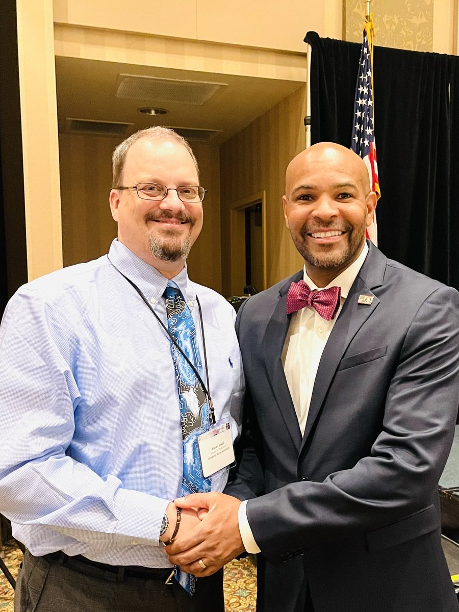 jst4jstn's tweet photo. Representing ENA at the Indiana Rural Health Conference. Had the pleasure to meet and talk with the US Surgeon General @JeromeAdamsMD  an amazing human!!  It was a pleasure to meet you. https://t.co/9KOE7HQzQu