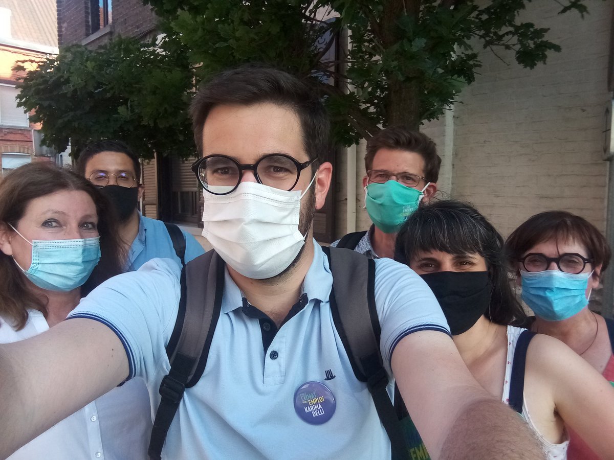JulienPoix's tweet photo. 🌞Et pour terminer cette belle journée pour le climat et pour l'emploi rien de tel qu'un bon porte-à-porte afin d'appeler à la mobilisation générale pour l'avenir des #hautsdefrance ce dimanche 20 juin ! Merci aux ami-es de #Wasquehal et #Roubaix pour l'accueil ! #ClimatEmploi https://t.co/LpUVxnPNpT