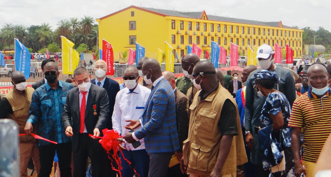 pour_guinee's tweet photo. #Progrès
@alphacondepresi a procédé ce mercredi à l’inauguration officielle du chemin de fer de #Dapilon, construit par @SMBguinee
D’une longueur de 125 km, cette infrastructure sera multi-usage (mines et agriculture) et rétrocédée à l’Etat (BOT) après 33 ans #Kibaro #Guinée https://t.co/tVRFxQ8kyv