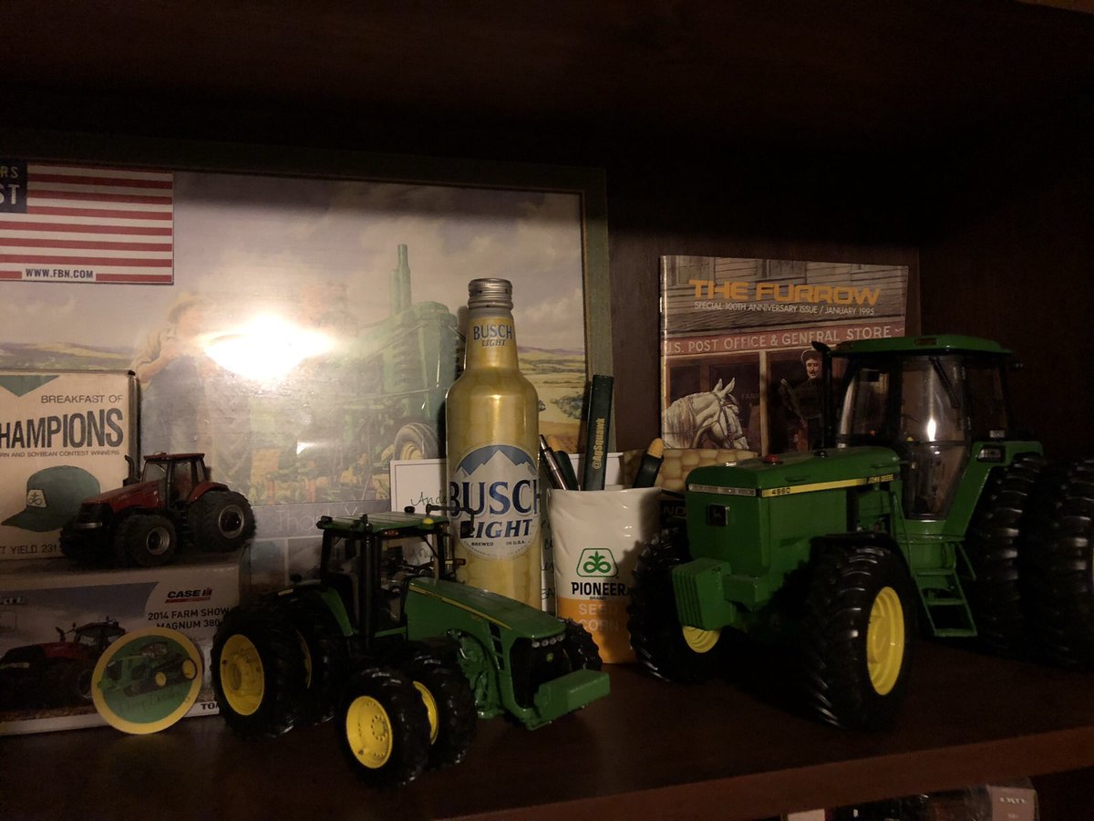 apasztor82's tweet photo. Retweet if u think @BuschBeer needs to have these corn cans in 🇨🇦….. I had to get these smuggled in from 🇺🇸 and they were empty!! and I’m also tired of looking at all this delicious 🌽 and not having a crisp, cool corn can to drink my beer out of!!! https://t.co/lZLVAvxH2K