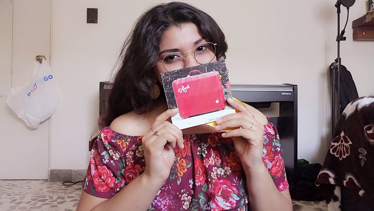 deyahvu's tweet photo. Aquí una foto del 2017 en el cuarto de Jerx cuando compré el disco de los #outdry
Tqm jero, muy padre nuestro tb 🥰
Gracias por siempre apagar la luz blanca https://t.co/HpiJNDVMSD