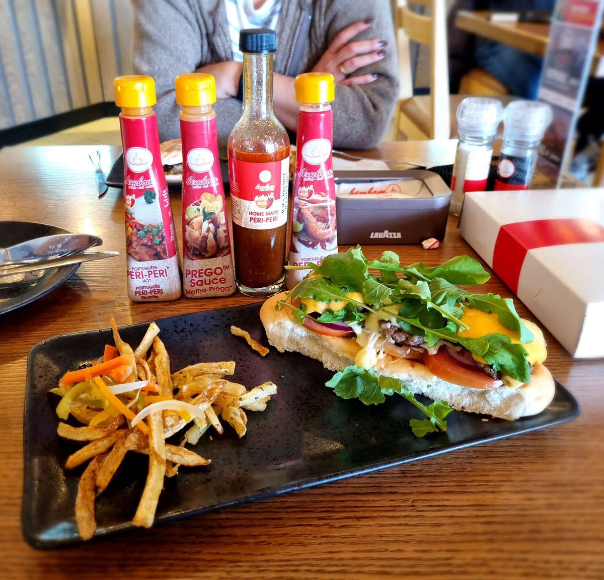 ZAFoodMusketeer's tweet photo. We have a slight obsession with Pastei de Nata in our family. I have the savoury tooth, so I enjoyed my 3 mini burgers on a toasted bun with 3 cheeses and toppings the other was a toasted fillet sandwhich with grain mustard & caramelized onions.
#TheFoodMusketeer
#TFMBemBom https://t.co/MkYr1pbHMp