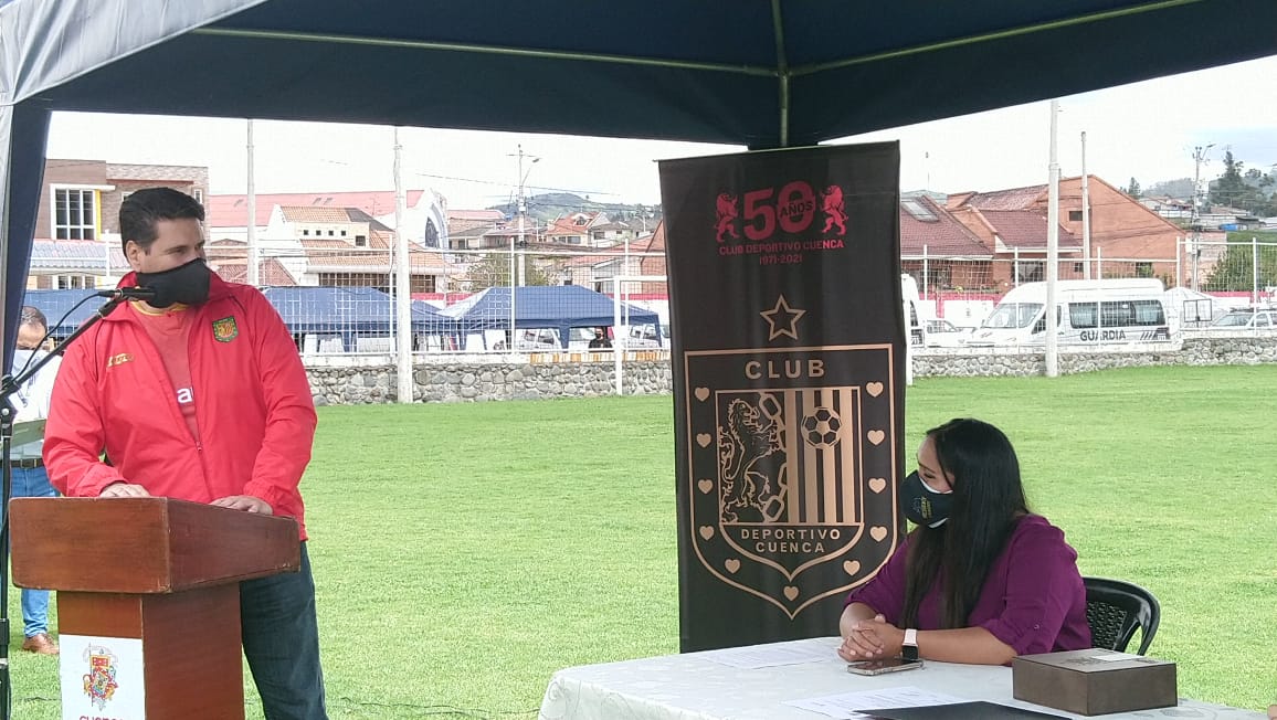 CulturaCUE's tweet photo. Esta mañana participamos en el convenio interinstitucional entre el @MunicipioCuenca
y el @DCuencaOficial para el uso de las instalaciones del Complejo Deportivo Municipal de #Cazhapata. https://t.co/RoP5kREzb1