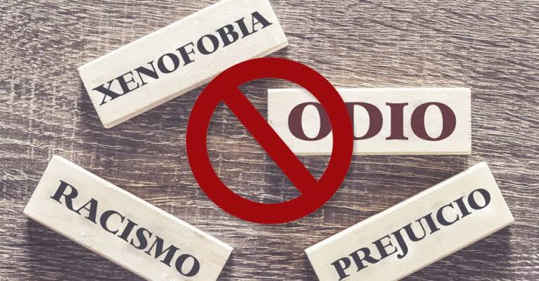 EVSS_16's tweet photo. Completa ignorancia, palabras llenas de prejuicio, totalmente una falta de profesionalismo y una actitud xenofobica. EXIGIMOS UNA DISCULPA
#DisculpateMikeSilvero 
#DisculpateABCCOLOR 
#ElRacismoNoEsLibertadDeExpresion 
#ApologizeMikeSilvero https://t.co/qt6AjywLzj