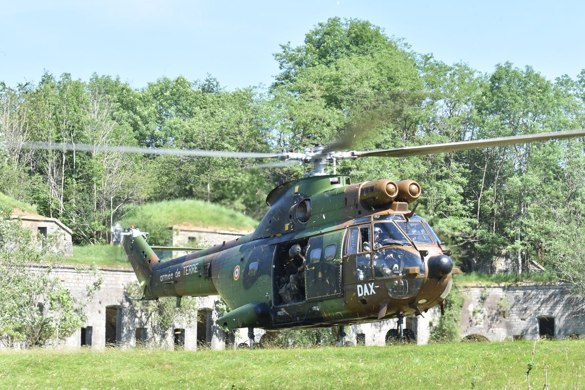 7e_brig_blindee's tweet image. [#CARSPACH2021]
Mission de ce 3e jour d'exercice en terrain libre pour la #7eBB : SGR-C s'infiltre, renseigne. GAE-B héliporté, s'infiltre, s'empare de l'aérodrome de la Vèze et du point de franchissement de Thoraise. Franchissement sur EFA, début combat d'usure jusqu'à Valdahon.