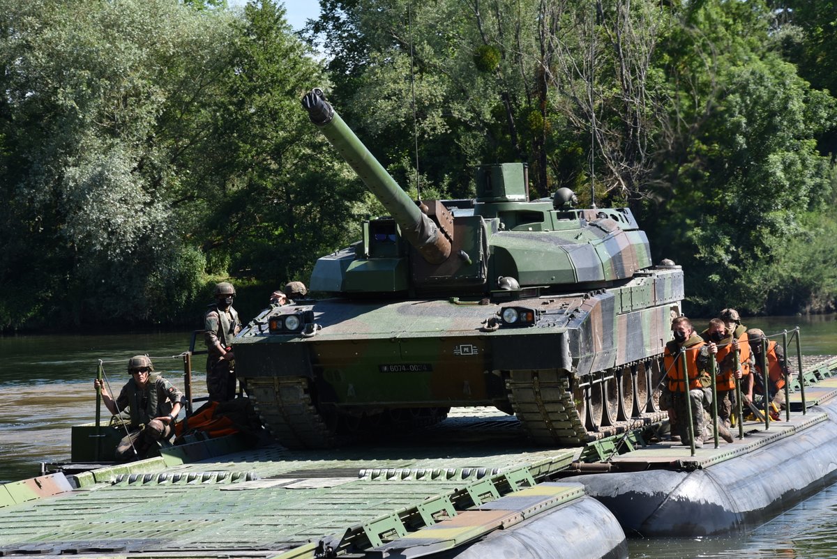 7e_brig_blindee's tweet image. [#CARSPACH2021]
Mission de ce 3e jour d'exercice en terrain libre pour la #7eBB : SGR-C s'infiltre, renseigne. GAE-B héliporté, s'infiltre, s'empare de l'aérodrome de la Vèze et du point de franchissement de Thoraise. Franchissement sur EFA, début combat d'usure jusqu'à Valdahon.