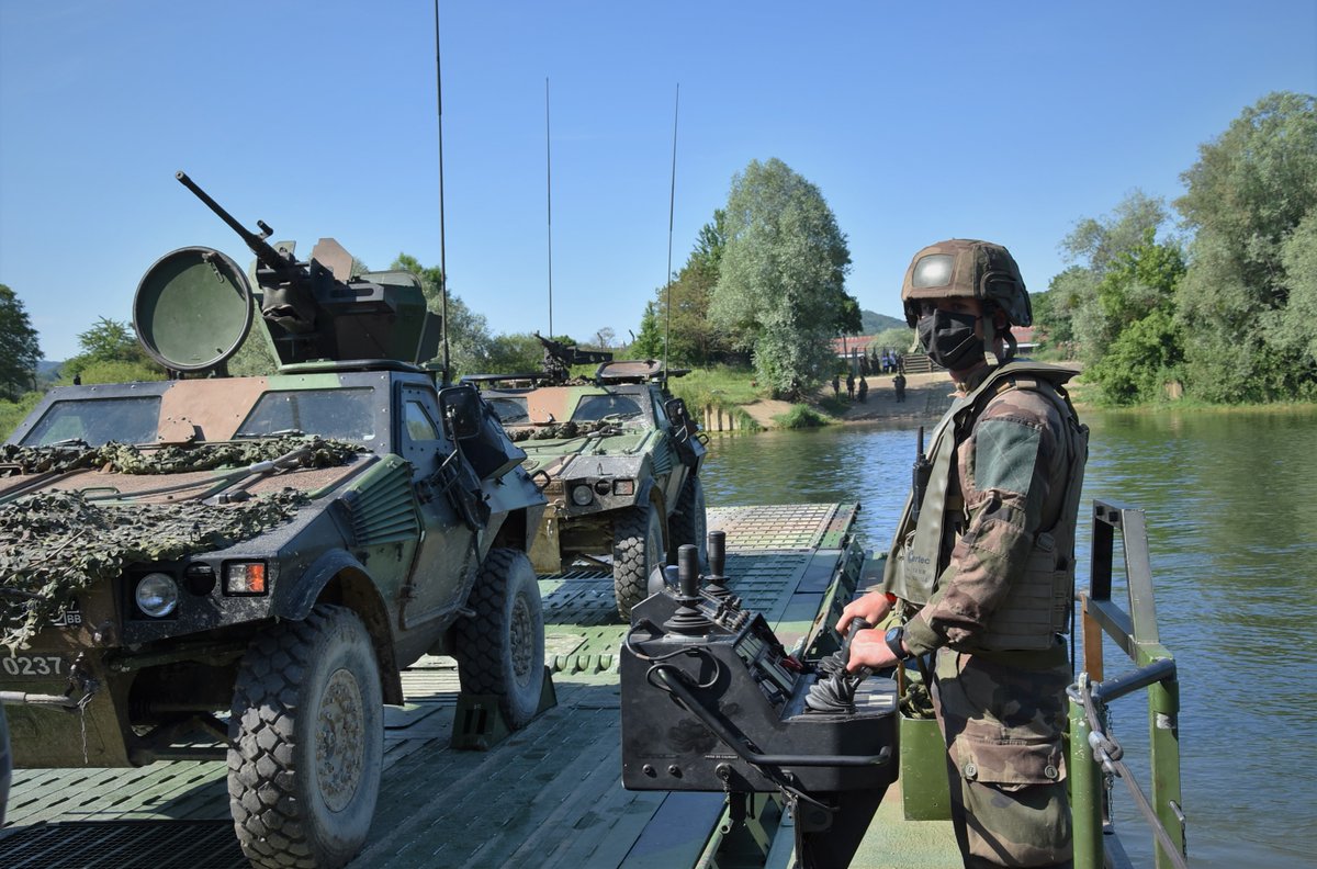 7e_brig_blindee's tweet image. [#CARSPACH2021]
Mission de ce 3e jour d'exercice en terrain libre pour la #7eBB : SGR-C s'infiltre, renseigne. GAE-B héliporté, s'infiltre, s'empare de l'aérodrome de la Vèze et du point de franchissement de Thoraise. Franchissement sur EFA, début combat d'usure jusqu'à Valdahon.