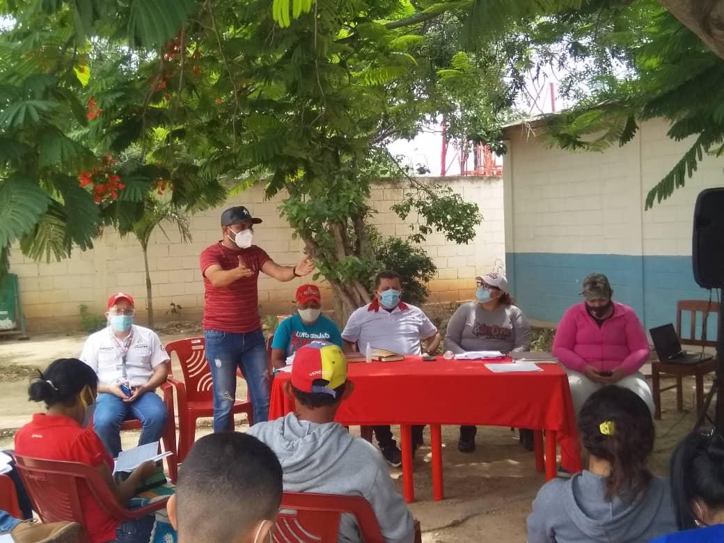 jr4feb's tweet photo. #PuebloIndependentista
Encuentro con todos los Ejes de la Parroquia Aguedo Felipe Alvarado en la sede  Gobierno Parroquial de Bobare, nuestro equipo político @PsuvIribarrenVe jefes y jefas de UBCH en vanguardia afinando para las venideras elecciones.
Nosotros venceremos!!! https://t.co/td4ntHi1Aj