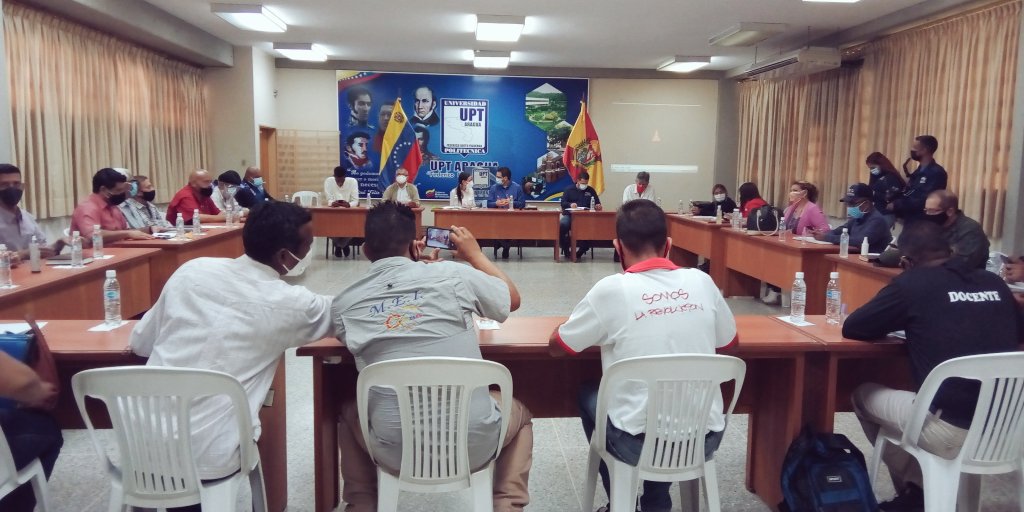 uptasocial's tweet photo. ||Al momento Hoy #16J Desde @UPTAragua, reunión del #CEGU tratando temas que garanticen la continuidad de la educación Universitaria de calidad #UniversidadEnCasa @NicolasMaduro
@CTrompiz2 
@DomicianoPSUV_ 
@MPPEUVEN 
@BettysMunoz https://t.co/cg75GRNnuX