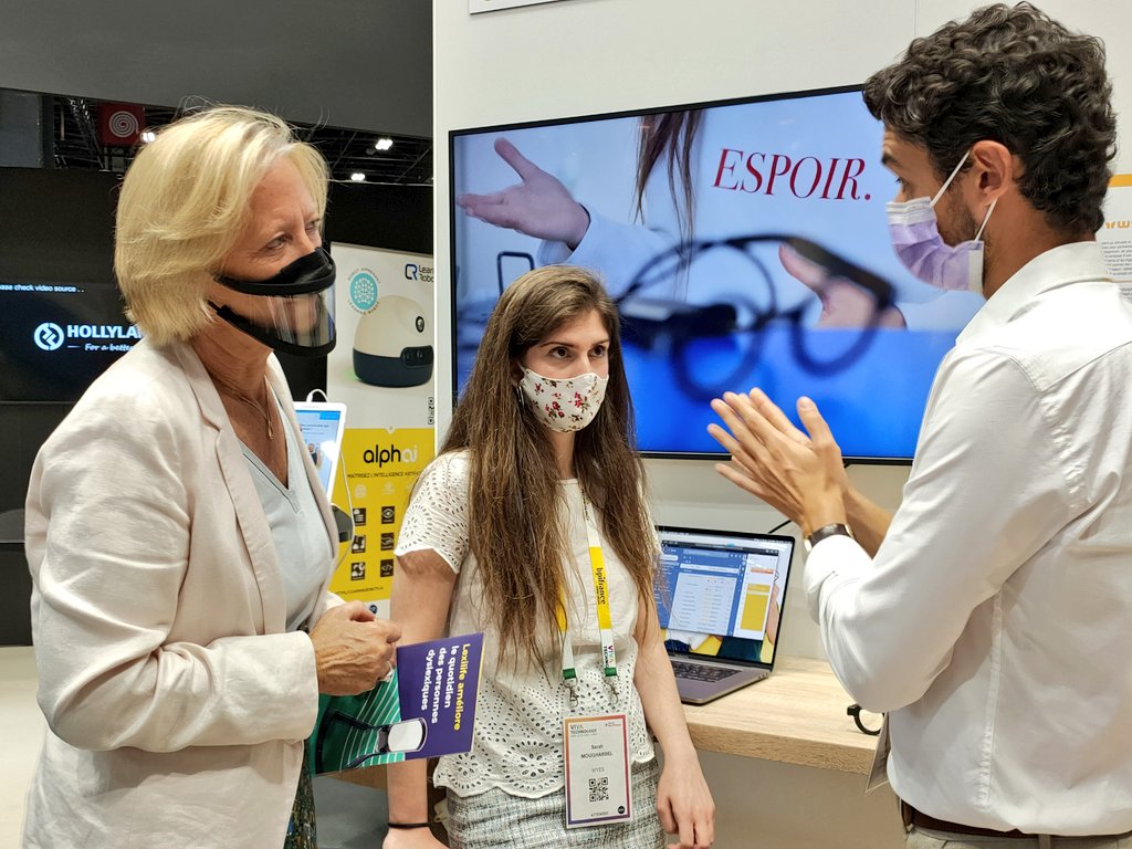 s_cluzel's tweet photo. 🚀 #Vivatech | Simplifier le quotidien des personnes paralysées grâce à l'#innovation avec @teamwyes

👉Naviguer sur Internet ou jouer à un jeu vidéo en un clin d'œil (ou presque!), c'est possible !

👓 Cette paire de lunette est un réel espoir pour l'avenir ! https://t.co/j6X2xI9Umh