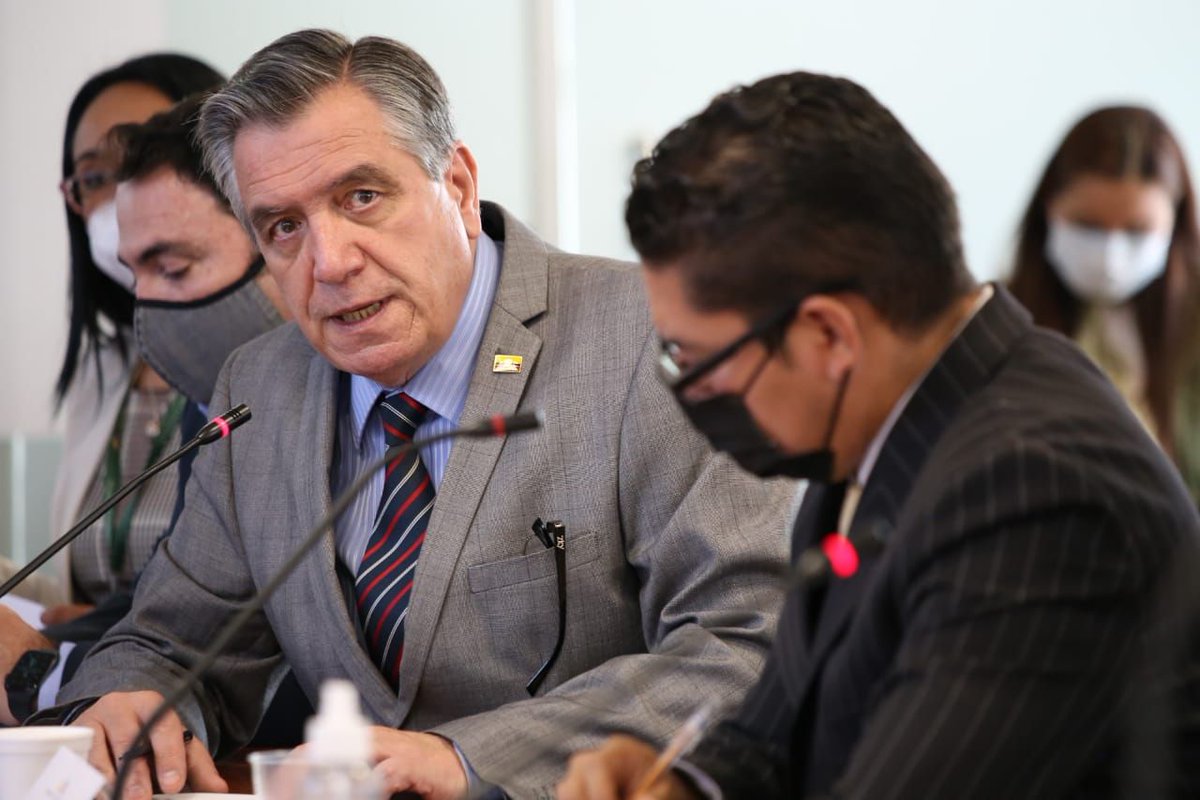 MinTrabajoEc's tweet photo. #MDTInforma | En la Comisión de @EducacionAN de la @AsambleaEcuador, el ministro @DonosoEcuador informó que, el @MinTrabajoEc confiere el aval técnico para la compensación jubilar y, a la fecha esta cartera de Estado no tiene expedientes pendientes de trámite. 

#JuntosLoLogramos https://t.co/6Y7hPBZ90g