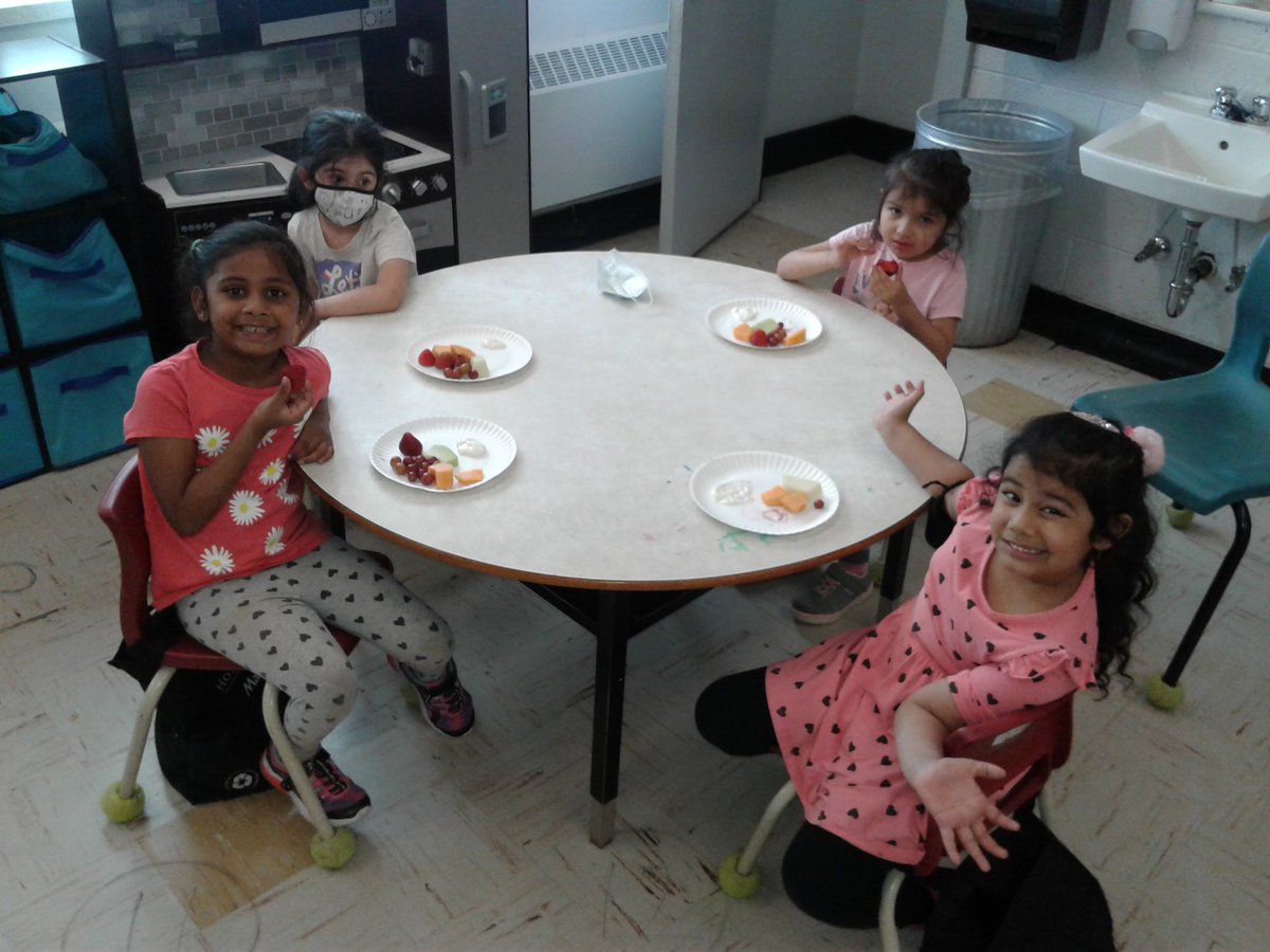 Everyone enjoyed their healthy snack today! 🍓🍇🍈 <a href="/BurtonEBES/">Burton Ettinger</a>